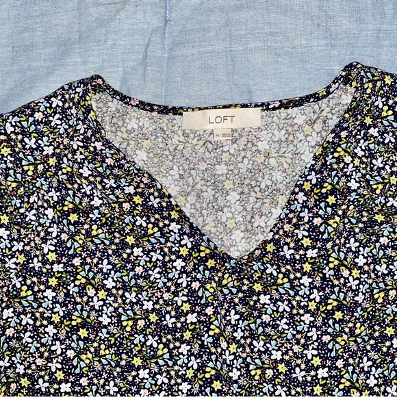 LOFT Floral Flutter Sleeve V-Neck Blouse Women’s Medium tops - Picture 3 of 9